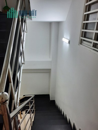 Bán rẻ nhà xinh 4 x 8m 1 trệt 2 lầu Nguyễn Văn Săng Quận Tân Phú TP.HCM