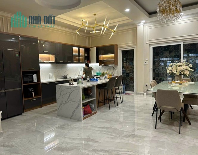 Bán rẻ nhà đẹp 6.4 x 18m 1 trệt 3 lầu full nội thất Q1 TP.HCM