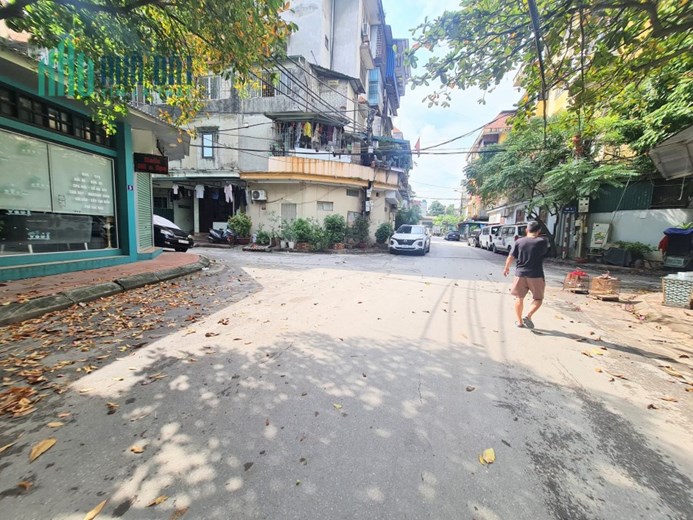TÂY KẾT- HAI BÀ TRƯNG- HÀ NỘI - KHU VỰC HIẾM NHÀ BÁN- PHÂN LÔ VỈA HÈ- NGÕ NÔNG - THÔNG TỨ TUNG
