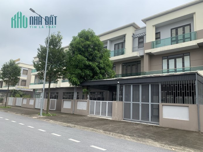 Bán nhà 3 tầng  mặt tiền phố đi bộ tại khu đô thị Centa Vsip