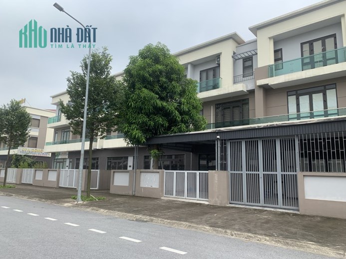 Bán nhà 3 tầng  mặt tiền phố đi bộ tại khu đô thị Centa Vsip