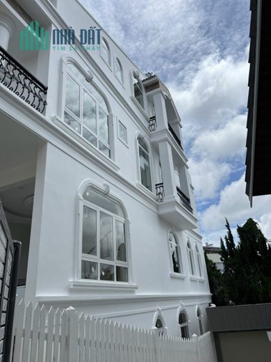 ( Loa Loa ) Cần bán Gấp Homestay mới xây đường Lê Thánh Tôn, Đà Lạt giá chỉ 11.5 tỷ