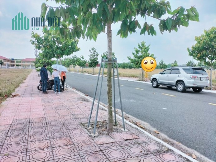 Bán đất sổ sẵn mặt tiền đường 17m, trả góp lên đến 12 tháng