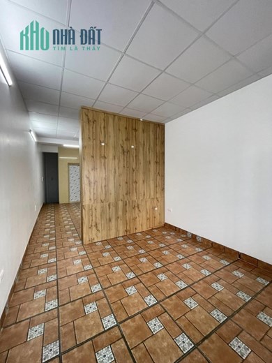 Trần Cung Cầu Giấy nhà xây mới 7T thang máy