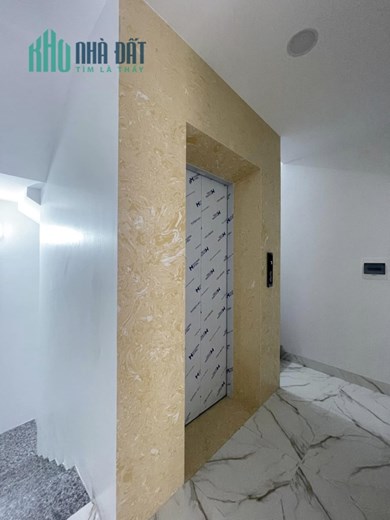 Trần Cung Cầu Giấy nhà xây mới 7T thang máy