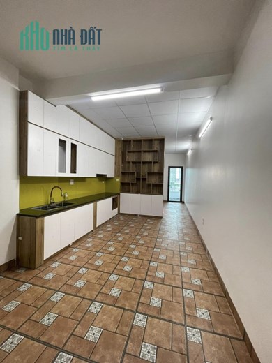 Trần Cung Cầu Giấy nhà xây mới 7T thang máy