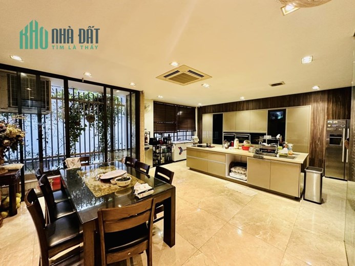 Bán biệt thự Láng Hạ, Ba Đình, Ô tô tránh, Thang máy, Nội thất hiện đại, 180m2, MT 8,5m
