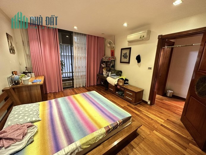Bán biệt thự Láng Hạ, Ba Đình, Ô tô tránh, Thang máy, Nội thất hiện đại, 180m2, MT 8,5m