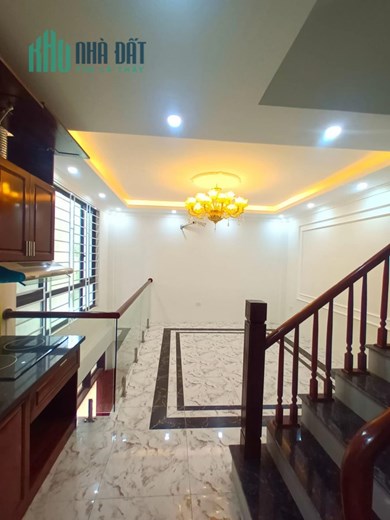 THẠCH BÀN – 35M2 X 5 TẦNG XÂY MỚI – MT 6.2M – Ô TÔ ĐỖ CỬA - CHỈ NHÔ 3 TỶ .