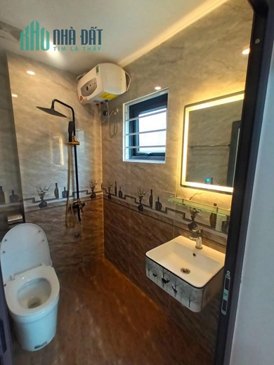 THẠCH BÀN – 35M2 X 5 TẦNG XÂY MỚI – MT 6.2M – Ô TÔ ĐỖ CỬA - CHỈ NHÔ 3 TỶ .