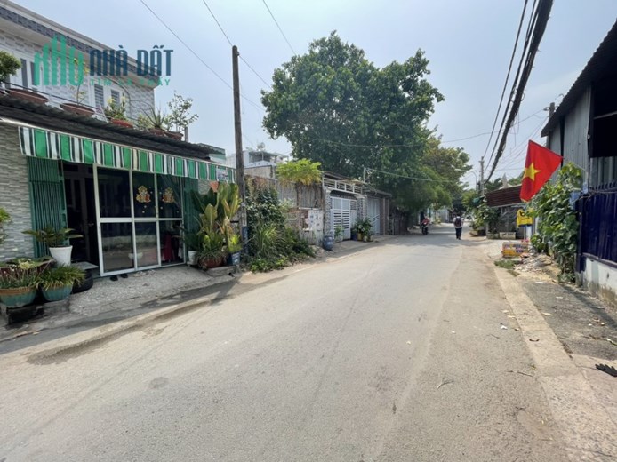 NHỈNH 3 TỶ - NHÀ 1/ NGẮN HẺM XE HƠI THẠNH LỘC QUẬN 12, 64M2, 2 TẦNG, 3 PN, NHÀ MỚI Ở NGAY.