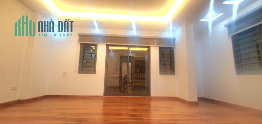Bán nhà Ngô Gia Tự, 52m, nhà 4 tầng, Mt6m, giá 4 tỷ.