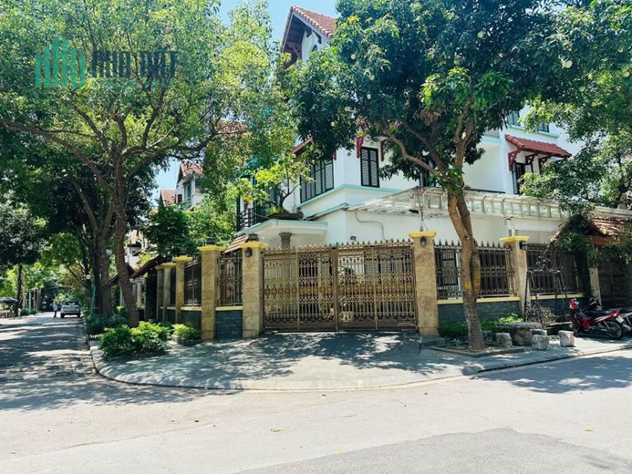 Bán biệt thự góc KĐT Việt Hưng, 230m x 3 tầng, sân vườn, ô tô, 36 tỷ 6