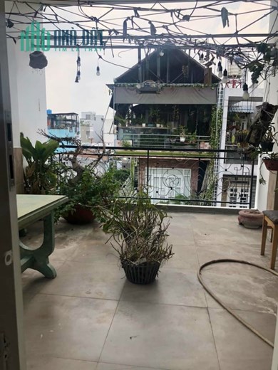 BÁN NHÀ MẶT TIỀN ĐẸP - 85M2.ĐỐI DIỆN MERCEDES QUANG TRUNG - THÔNG TỨ HƯỚNG. ￼
CÁCH CV LÀNG HOA CHỈ
