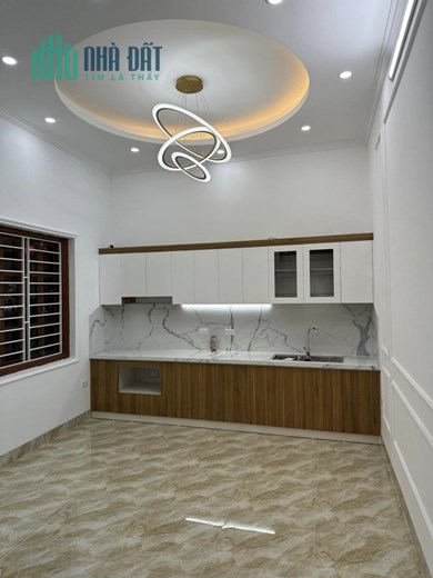 Bán nhà dân xây gần BÁCH - KINH - XÂY DT 60M2*5T, ô tô đỗ cửa, gần phố, nở hậu, Lh 0975666943.