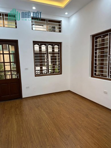 Bán nhà dân xây gần BÁCH - KINH - XÂY DT 60M2*5T, ô tô đỗ cửa, gần phố, nở hậu, Lh 0975666943.