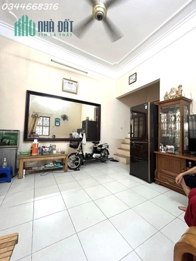 Bán nhà Ngọc Lâm, 3 tầng, cách mặt phố 20m. Giá 3 tỷ