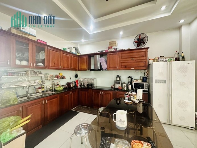 Có Visa định cư Úc bán gấp nhà 90m2 4 tầng ngang 5 hẻm nhựa 8m Tân Hòa Đông Bình Tân chỉ 8,5 tỷ TL.