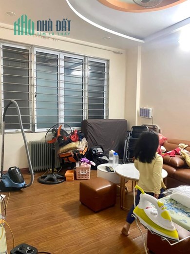 Bán nhà 5 tầng ngõ 86 Hào Nam DT 28 m2, giá 3,1 tỷ.