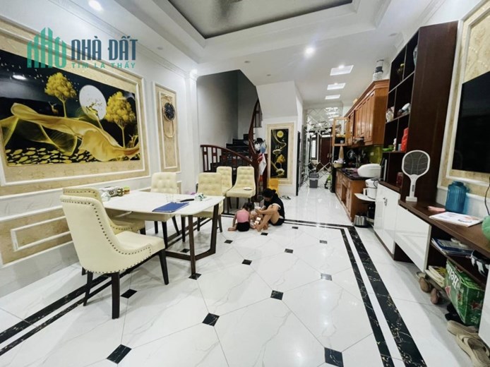 Bán nhà phố Ngọc Lâm - Lô Góc -Kinh Doanh - Vỉa hè - Oto tránh - 5 tầng - MT 5m- nhỉnh 10 tỷ
