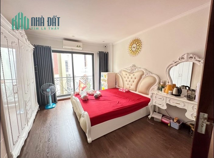Bán nhà phố Ngọc Lâm - Lô Góc -Kinh Doanh - Vỉa hè - Oto tránh - 5 tầng - MT 5m- nhỉnh 10 tỷ