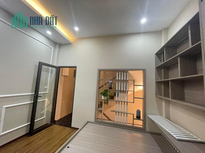 Chính Chủ Nhờ Bàn Hộ Căn Nhà Tại Phố Long Biên 3.1 Tỷ Tặng Kèm Nội Thất – Thiết Kế 40M2 x 4 Tầng .