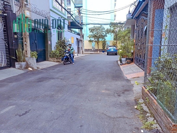 Nhà mặt tiền khu sân bay, đường Nguyễn Trọng Lội, P4, Tân Bình, 100m2, 4 tầng, bán gấp