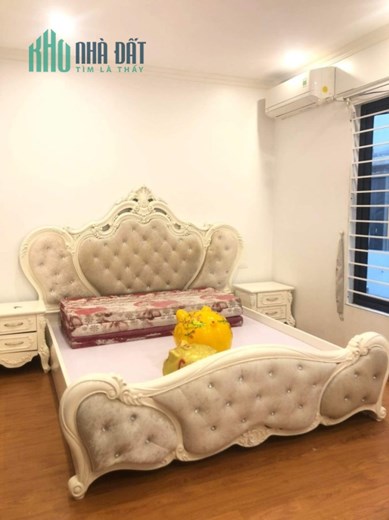 Bán GẤP! Nhà 5 tầng phố Hoa Lâm, full nội thất, gần ô tô, DT 30m2, MT 4.8m, nhỉnh 2 tỷ