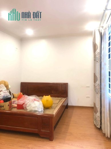 Bán GẤP! Nhà 5 tầng phố Hoa Lâm, full nội thất, gần ô tô, DT 30m2, MT 4.8m, nhỉnh 2 tỷ