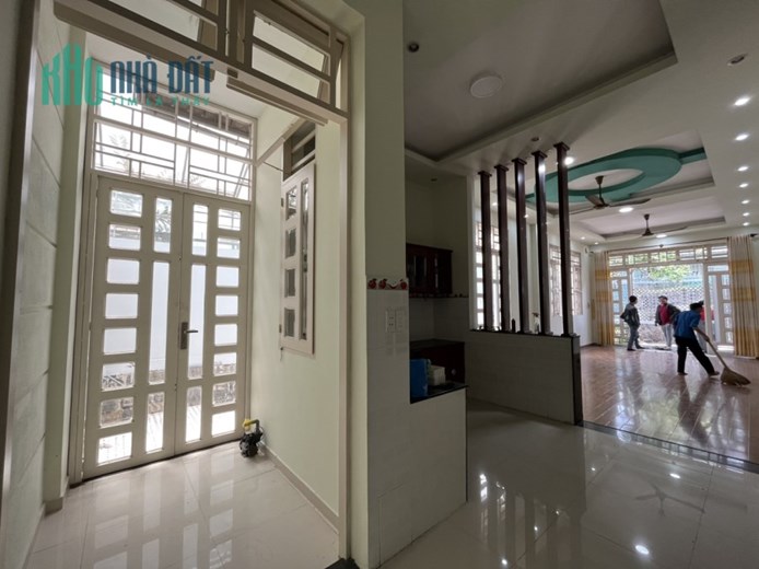 Biệt thự rộng đẹp 9.5x18m, Thạnh Lộc 37, giá thuê rẻ