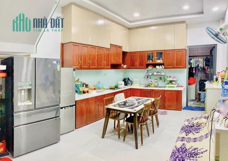Bán nhà Q. Tân Phú 4 tầng BTCT, 4x14, 4PN, HXH 6M, 6 tỷ 6 TL