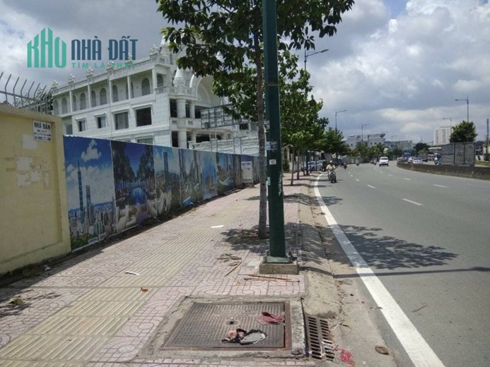 Bán Đất Trống Mặt tiền Phạm Văn Đồng ngay Nguyễn Xí, DT: 80x52m, xây cao Tầng, 275 tỷ