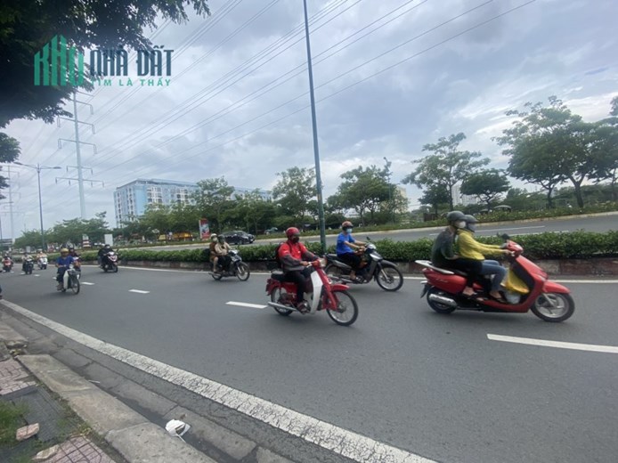 Bán Đất Trống Mặt tiền Phạm Văn Đồng ngay Nguyễn Xí, DT: 80x52m, xây cao Tầng, 275 tỷ