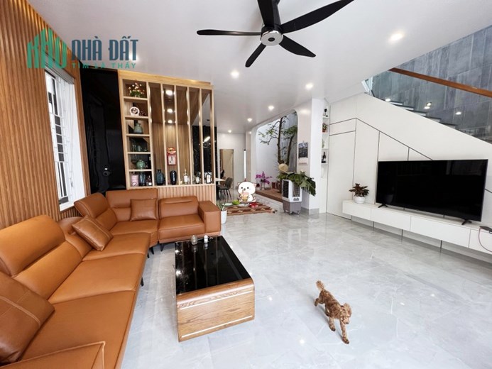 Bán nhà mặt phố Ngọc Lâm, Long Biên, DT 110m2, MT 7.5m, 3 tầng, cho thuê 45tr/th