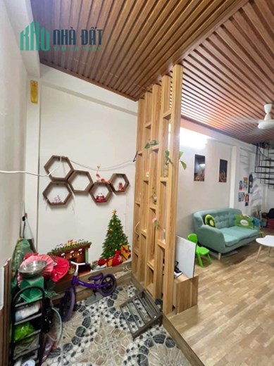 Chủ kinh doanh thành công, đổi nhà mới to rộng hơn. Cần bán nhà mặt phố Lai Xá, Hoài Đức. 45m, 4