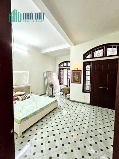 HÀNG HÓT, HIẾM - PHÂN LÔ - GARA ÔTÔ VÀO NHÀ, KINH DOANH - GẦN PHỐ - NGÕ RỘNG -  NHÀ ĐẸP Ở LUÔN