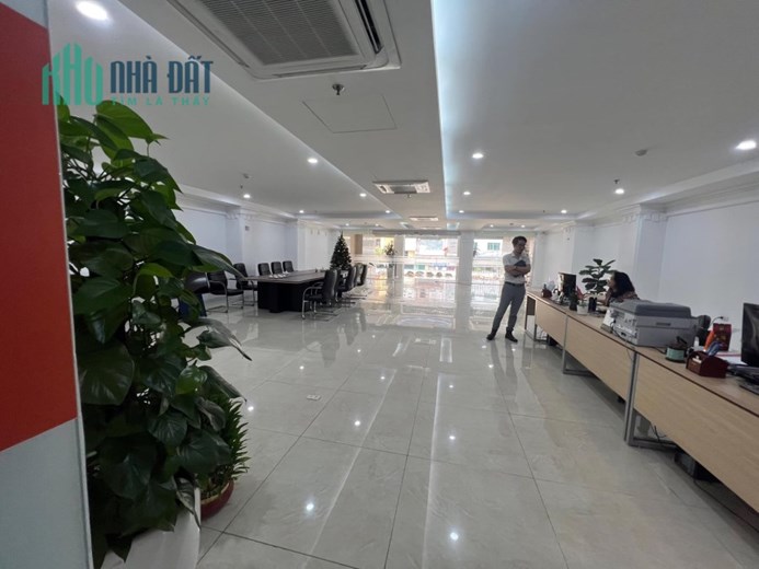 Tòa văn phòng hạng B, mặt phố đẳng cấp nhất Hoàn Kiếm, giá cắt lỗ