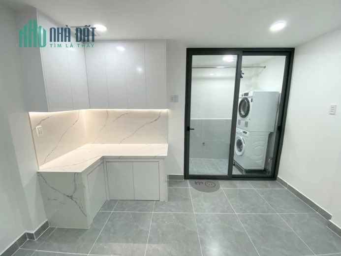 BÁN GẤP TÒA CHDV CƯ XÁ NGÂN HÀNG, 5 TẦNG, THANG MÁY, ĐIỆN NĂNG LƯỢNG MẶT TRỜI, DÒNG TIỀN GẦN 1