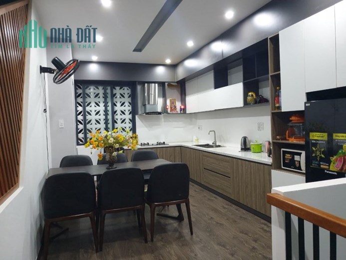 Cho thuê nhà nguyên căn 4,5 tầng View Sông, thiết kế hiện đại