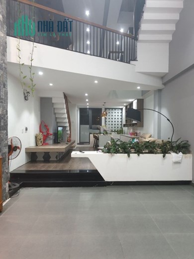 Cho thuê nhà nguyên căn 4,5 tầng View Sông, thiết kế hiện đại