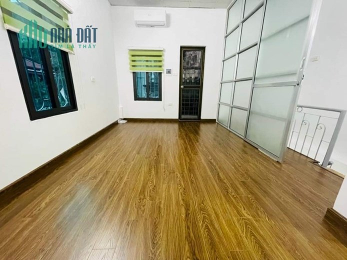 Ngã Tư Sở, hơn 2 tỷ có nhà ở luôn, lô góc, gần ô tô