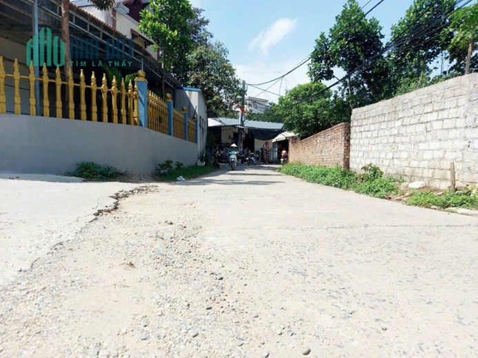 CẦN BÁN GẤP LÔ GÓC, TRỤC CHÍNH THÔN Ở TÂN XÃ GIÁ ĐẦU TƯ HƠN 2 TỈ