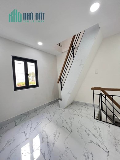 Bán nhà 12m2, 1 trệt 2 lầu, vị trí nhà gần mặt tiền đường, sát Quận 1, giá 2.4x tỷ