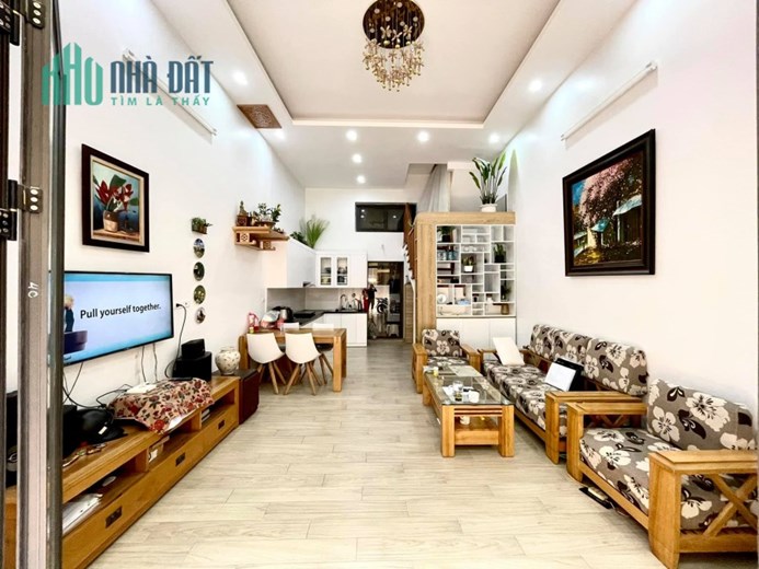 Nhỉnh 6 tỷ có nhà 5 tầng ở ngay, ngõ thông ô tô tránh, gần chợ Phùng Khoang
