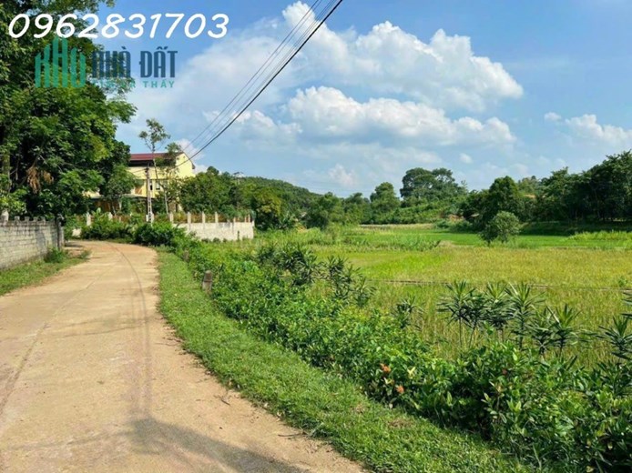 Bán nhanh lô đất 1400m có hơn 1000m đất ở- có ao cá giá chỉ hơn 1 tỷ - làm việc chính chủ