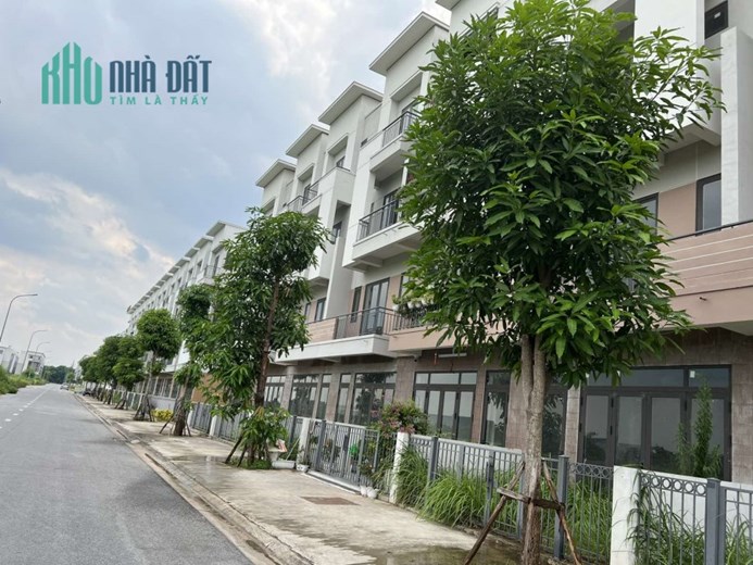 Chính chủ gửi bán nhà 4 tầng view chung cư xa hội Centa Diamond Vsip