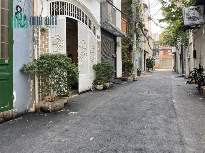 Cho thuê nhà nguyên căn sân rộng, nở hậu – P.11, Phú Nhuận