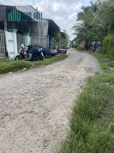 Nhà giá rẻ 2 mặt tiền 4*16m Hoà Thành Tây Ninh, SHR, chỉ 690tr. Lh:0913908157
