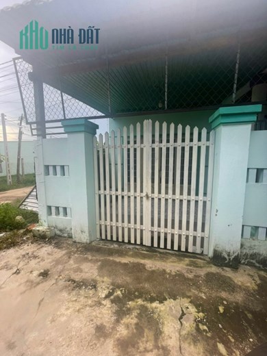 Nhà giá rẻ 2 mặt tiền 4*16m Hoà Thành Tây Ninh, SHR, chỉ 690tr. Lh:0913908157
