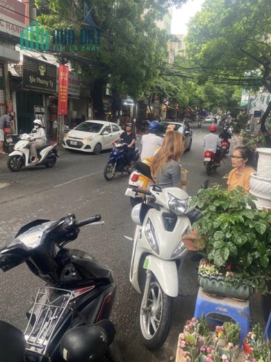 Bán Nhà Mặt Phố Hoàng Hoa Thám 45m2  5 tầng